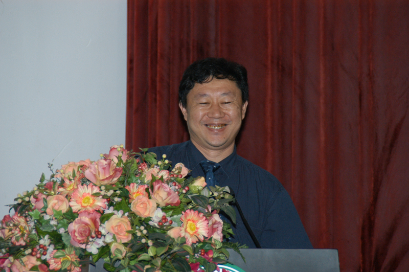 2365英国上市公司官网化学与化学工程学院副院长童叶翔教授主持闭幕式