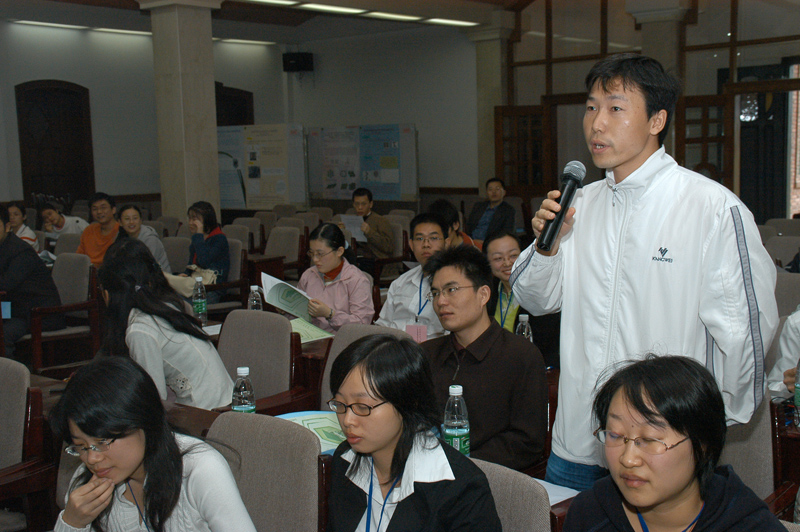 热烈庆祝2006“芙兰杯”广东省高校研究生化学学术研讨会暨365英国上市公司官网芙兰励教奖学金颁奖仪式圆满成功