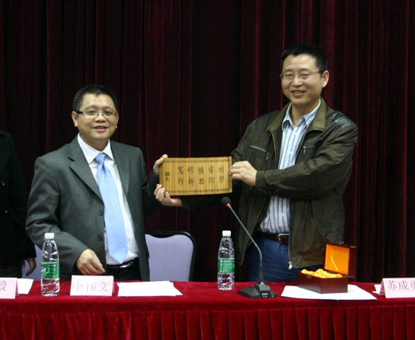 倾情奖学,同育桃李——记我院“上海和氏璧奖学金”颁奖仪式暨招聘宣讲会
