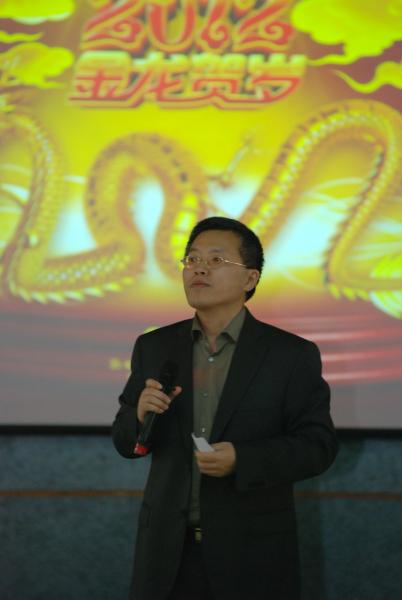 欢声笑语贺新春,欢聚一堂迎新年——化学与化学工程学院2012年迎新联欢会成功举办