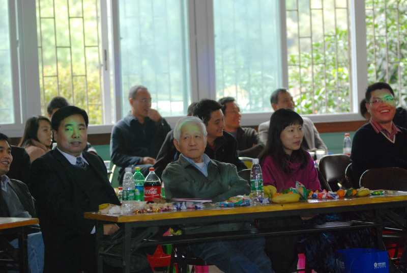欢声笑语贺新春,欢聚一堂迎新年——化学与化学工程学院2012年迎新联欢会成功举办