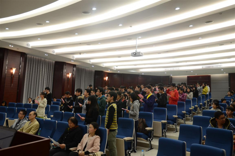 “国家影响青年,青年成就国家”---我院组织本科生党员学习十八大精神