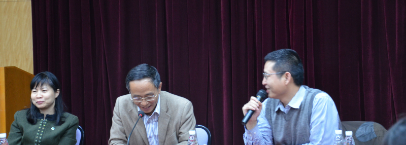 学院举行教师座谈会
