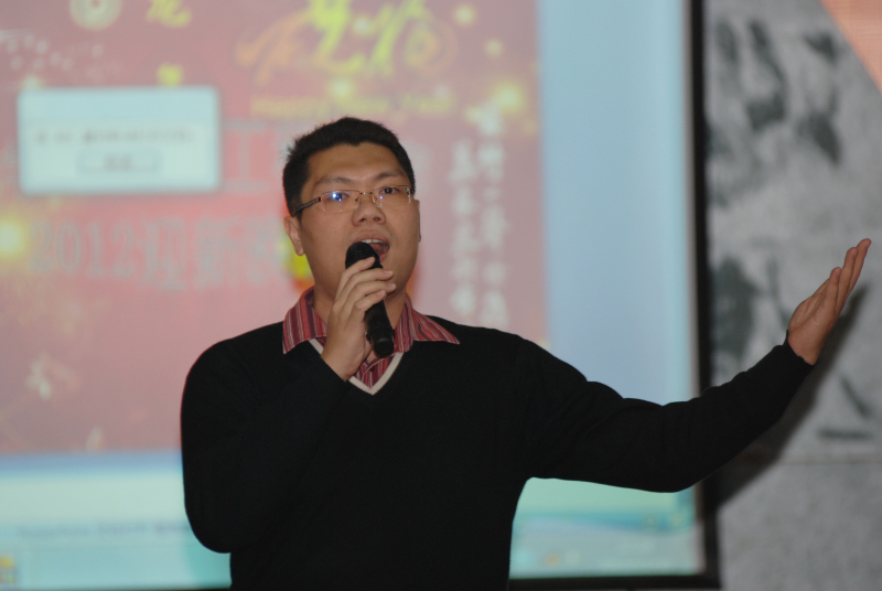 欢声笑语贺新春,欢聚一堂迎新年——化学与化学工程学院2012年迎新联欢会成功举办