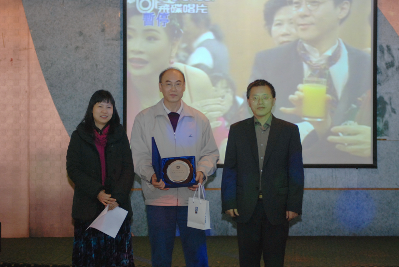 欢声笑语贺新春,欢聚一堂迎新年——化学与化学工程学院2012年迎新联欢会成功举办