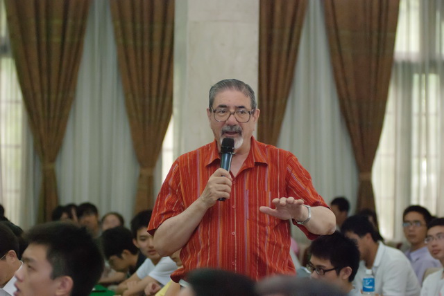 美国科学院院士Richard N. Zare教授应邀来我校开展学术大师论坛讲座