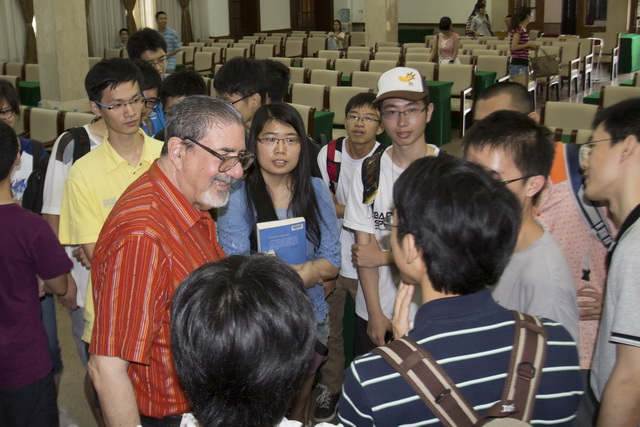 美国科学院院士Richard N. Zare教授应邀来我校开展学术大师论坛讲座