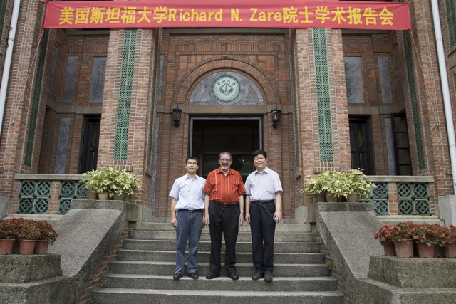 美国科学院院士Richard N. Zare教授应邀来我校开展学术大师论坛讲座