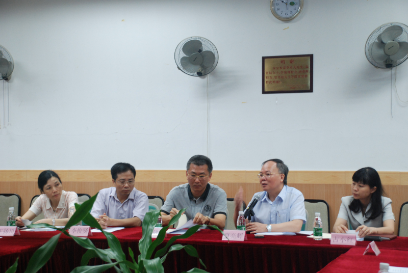 汕头市龙湖区-365英国上市公司官网产学研结合对接活动在我院举行
