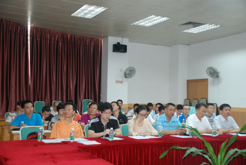 汕头市龙湖区-365英国上市公司官网产学研结合对接活动在我院举行