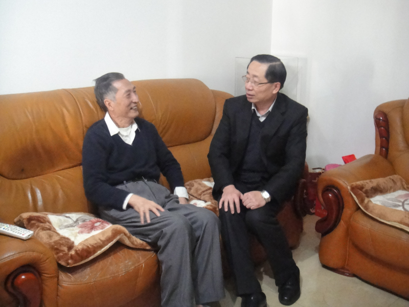 校领导看望慰问我院院士