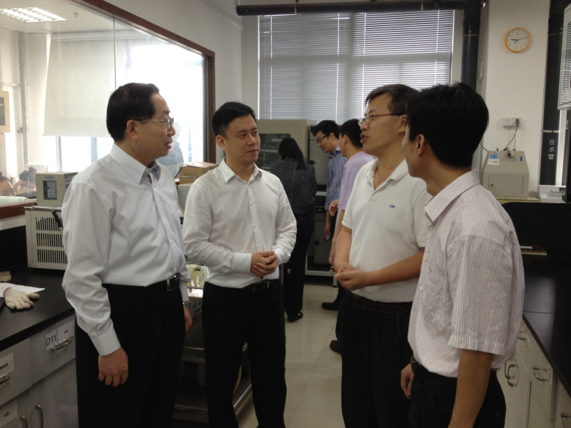 学校党委郑德涛书记亲临我院检查、指导工作