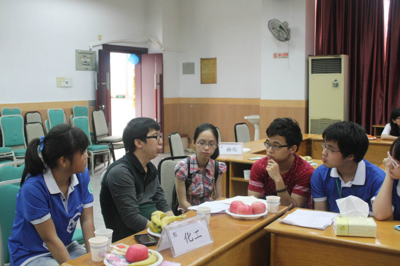 化团锦簇,论学逸仙——化学与化学工程学院2013年化学科技文化节圆满闭幕