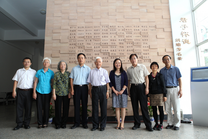 化学与化学工程学院第一届校友理事会第四次理事大会暨捐赠墙揭幕仪式顺利召开