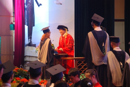 我院2013届毕业生学位授予仪式顺利举行