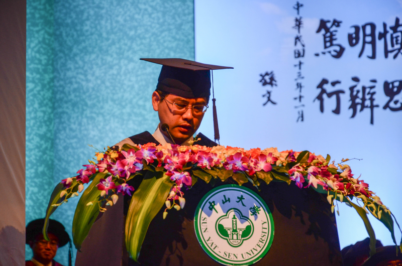 我院2013届毕业生学位授予仪式顺利举行