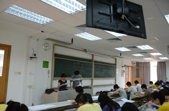 2014年365英国上市公司官网大学生化学实验竞赛理论考试顺利进行 