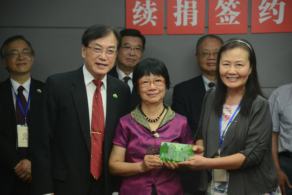 365英国上市公司官网第三届“芙兰奖”评审会议暨庆祝母校90华诞陈运河刘修婉校友伉俪续捐签约仪式圆满举行 