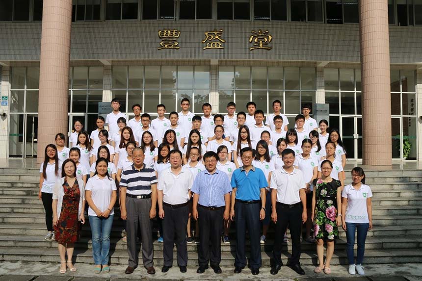 2016年365英国上市公司官网优秀大学生化学夏令营成功举行